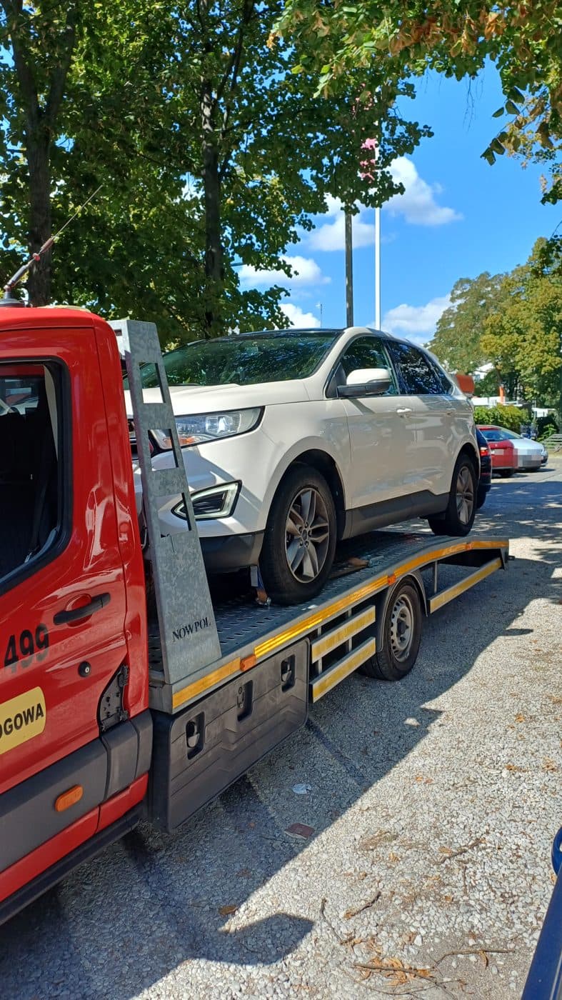 Ford Edge na lawecie